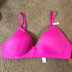 NWT Victoria Secret t-shirt lightly lined wireless bra